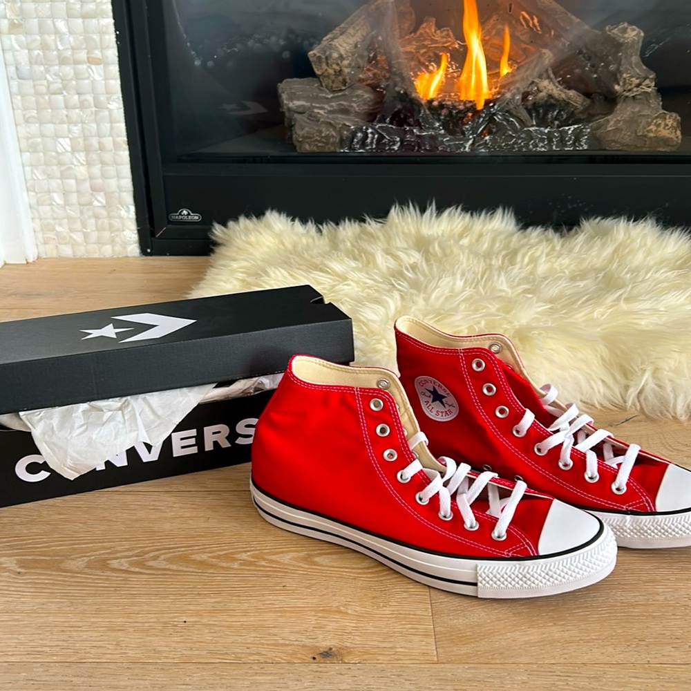 Chuck Taylor All Star High Tops Canvas Red. Size 11 Men’s M9621